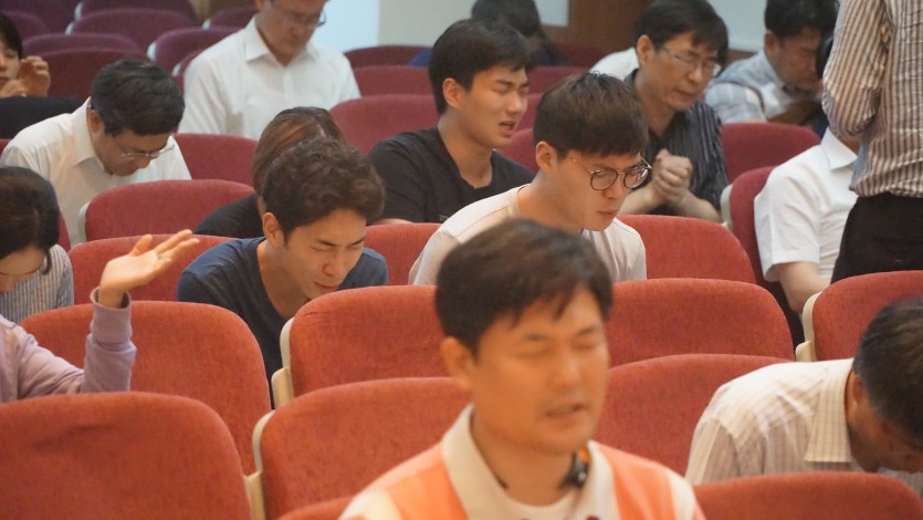 기도하는사람들.JPG